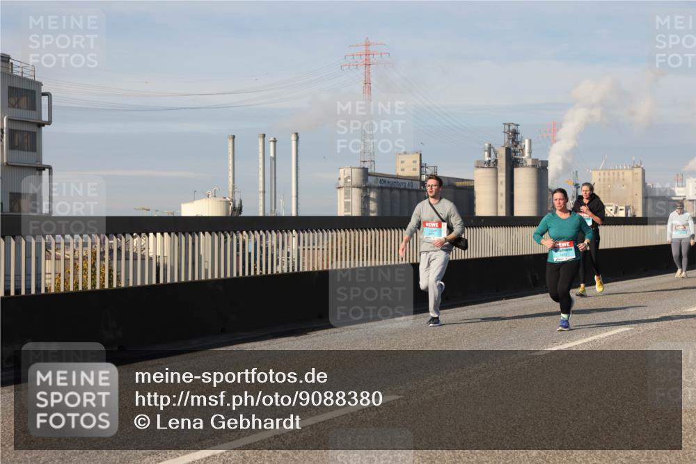 03.10.2025 - Köhlbrandbrückenlauf Lena Gebhardt http://msf.ph/oto/9088380 03.10.2025 10:06:41 Position 2  meine-sportfotos.de