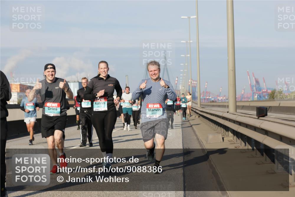 03.10.2025 - Köhlbrandbrückenlauf Jannik Wohlers http://msf.ph/oto/9088386 03.10.2025 09:58:08 Position 3 3470, 3471, 3037 meine-sportfotos.de