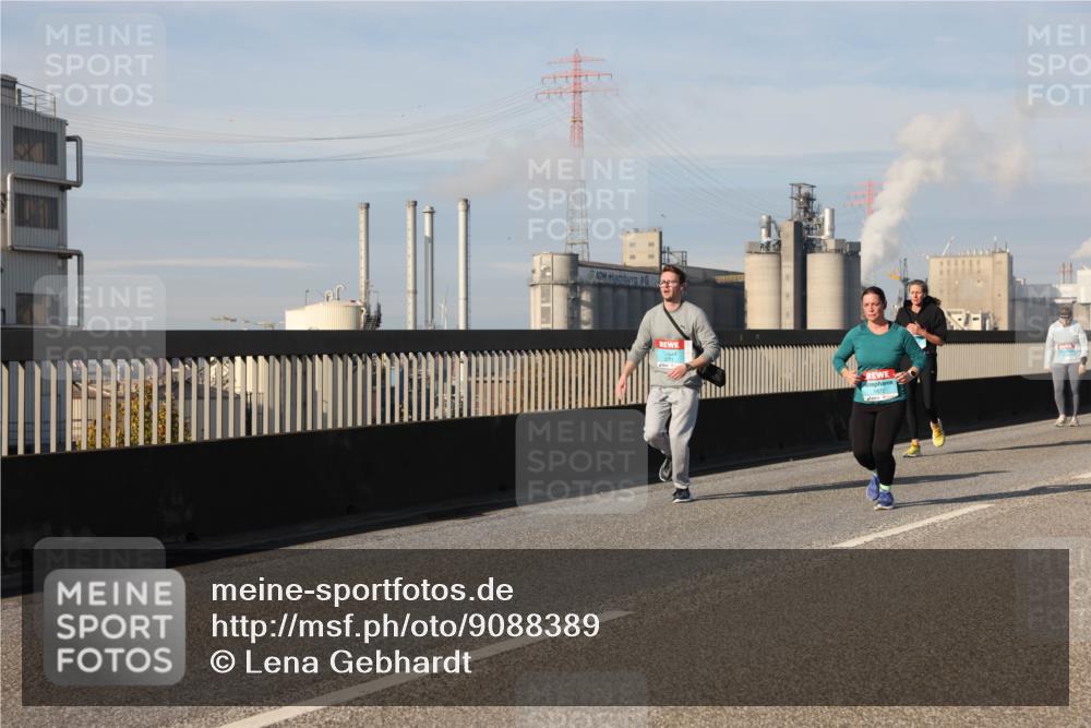 03.10.2025 - Köhlbrandbrückenlauf Lena Gebhardt http://msf.ph/oto/9088389 03.10.2025 10:06:41 Position 2  meine-sportfotos.de