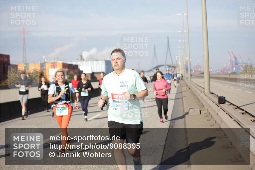 03.10.2025 - Köhlbrandbrückenlauf Jannik Wohlers http://msf.ph/oto/9088395 03.10.2025 10:09:01 Position 3 30, 2020, 3161, 3614 meine-sportfotos.de
