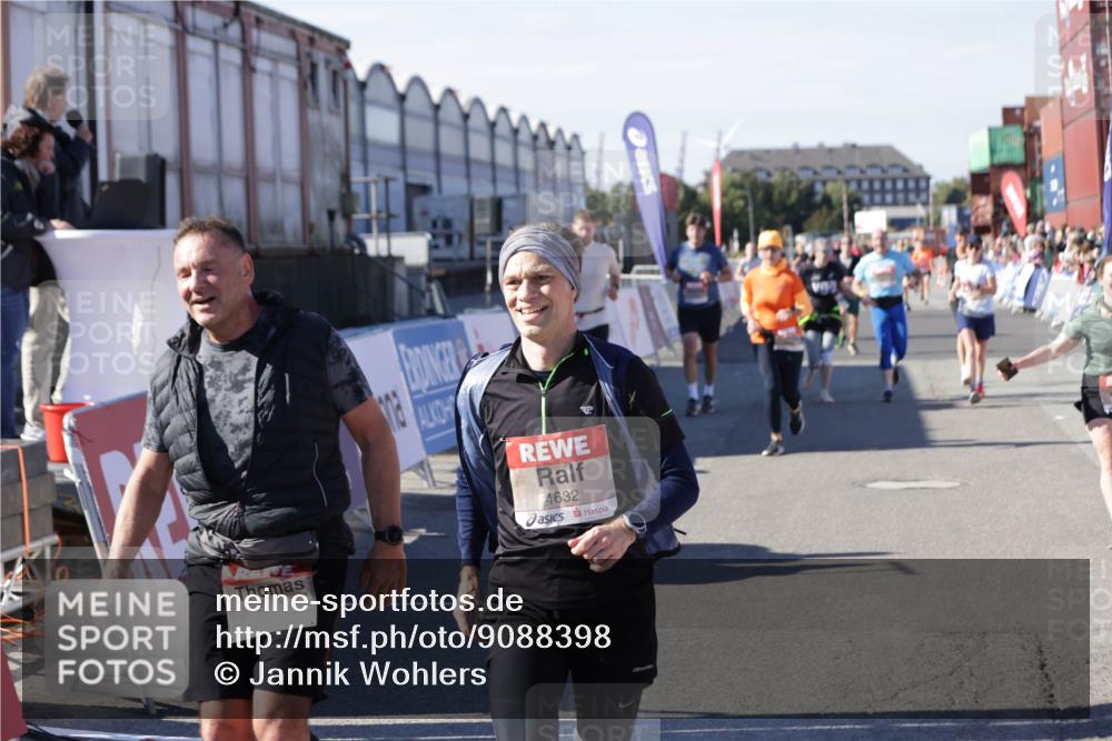 03.10.2025 - Köhlbrandbrückenlauf Jannik Wohlers http://msf.ph/oto/9088398 03.10.2025 13:19:13 Ziel 4143, 4593, 4630, 4631, 4632, 4690, 4725, 4727, 4816, 4828, 4876, 4996, 5027, 5853, 5858, 6088, 6127, 6225, 6226, 6576 meine-sportfotos.de