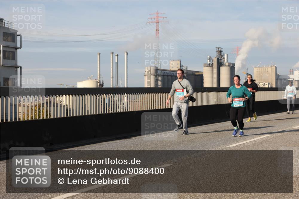 03.10.2025 - Köhlbrandbrückenlauf Lena Gebhardt http://msf.ph/oto/9088400 03.10.2025 10:06:41 Position 2  meine-sportfotos.de