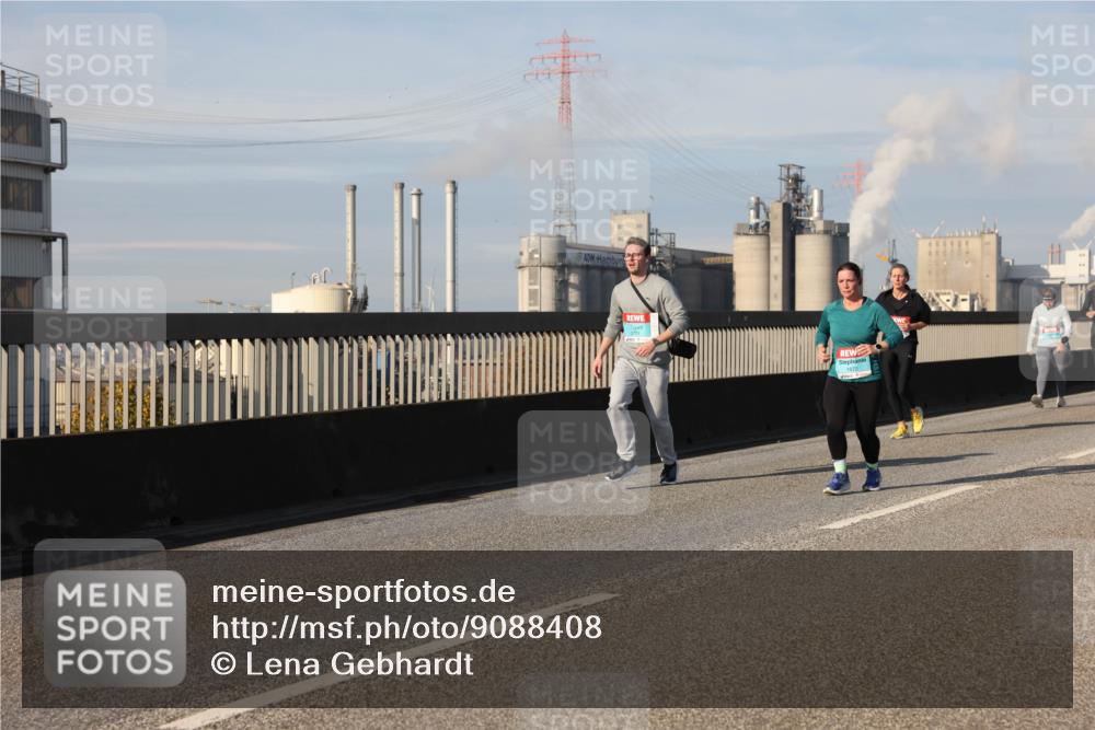 03.10.2025 - Köhlbrandbrückenlauf Lena Gebhardt http://msf.ph/oto/9088408 03.10.2025 10:06:41 Position 2  meine-sportfotos.de