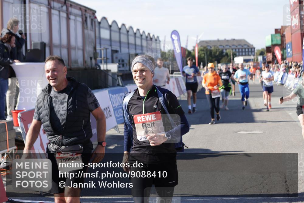 03.10.2025 - Köhlbrandbrückenlauf Jannik Wohlers http://msf.ph/oto/9088410 03.10.2025 13:19:13 Ziel 4143, 4593, 4630, 4631, 4632, 4690, 4725, 4727, 4816, 4828, 4876, 4996, 5027, 5853, 5858, 6088, 6127, 6225, 6226, 6576 meine-sportfotos.de