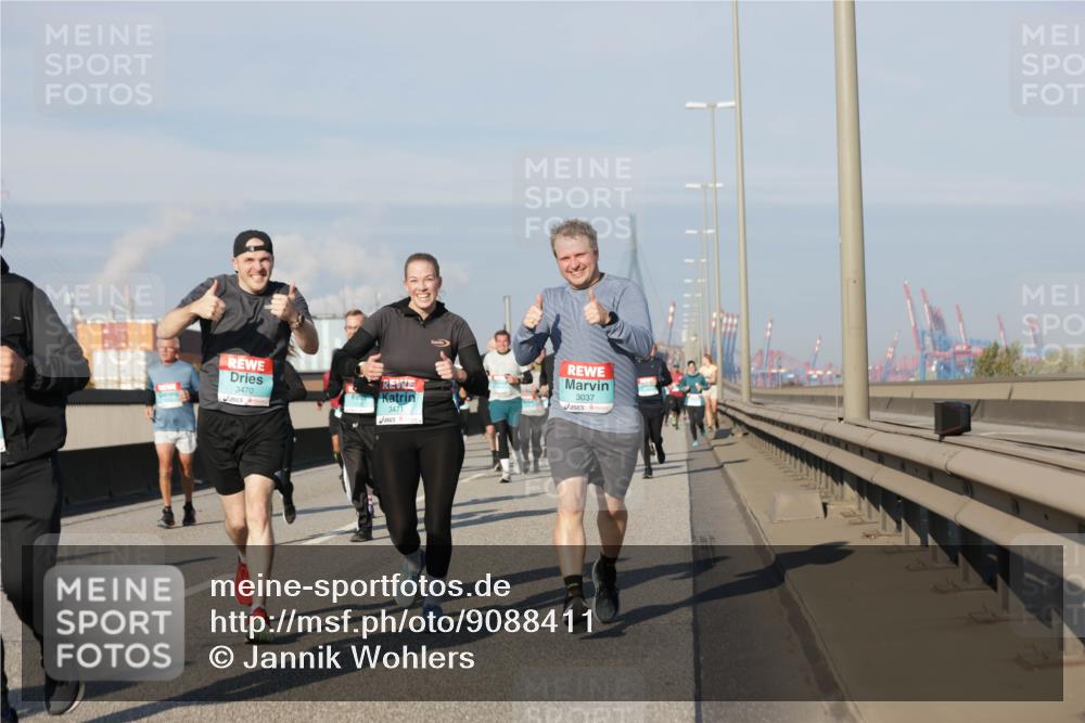 03.10.2025 - Köhlbrandbrückenlauf Jannik Wohlers http://msf.ph/oto/9088411 03.10.2025 09:58:08 Position 3 3470, 3471, 3037 meine-sportfotos.de