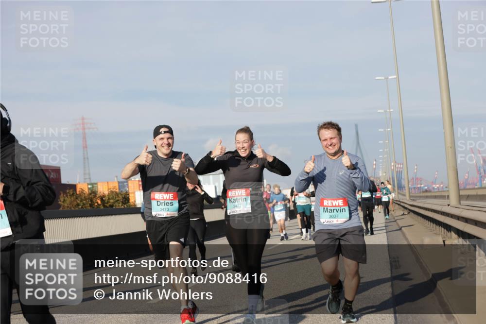 03.10.2025 - Köhlbrandbrückenlauf Jannik Wohlers http://msf.ph/oto/9088416 03.10.2025 09:58:09 Position 3 3470, 3471, 3037 meine-sportfotos.de
