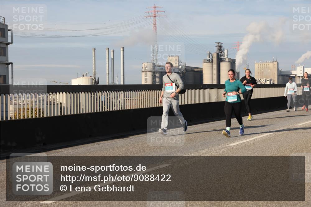 03.10.2025 - Köhlbrandbrückenlauf Lena Gebhardt http://msf.ph/oto/9088422 03.10.2025 10:06:41 Position 2  meine-sportfotos.de