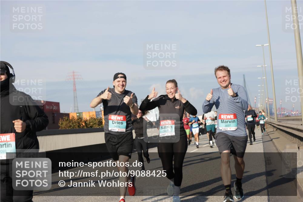 03.10.2025 - Köhlbrandbrückenlauf Jannik Wohlers http://msf.ph/oto/9088425 03.10.2025 09:58:09 Position 3 093, 3470, 3471, 3037 meine-sportfotos.de