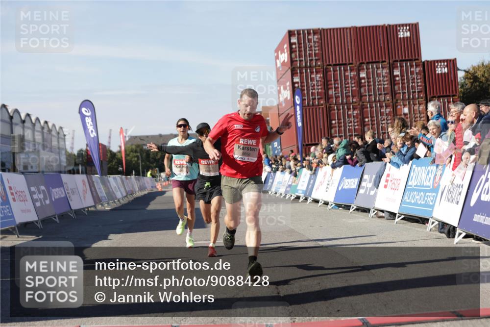 03.10.2025 - Köhlbrandbrückenlauf Jannik Wohlers http://msf.ph/oto/9088428 03.10.2025 12:53:28 Ziel 4029, 4142, 4155, 5786, 6241, 6656, 6804 meine-sportfotos.de