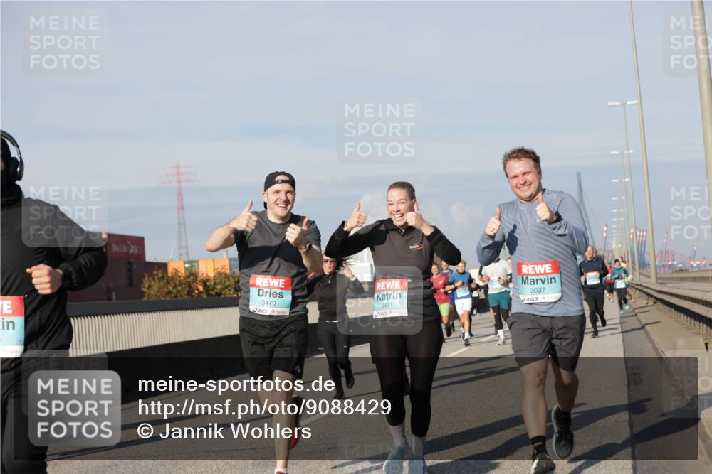 03.10.2025 - Köhlbrandbrückenlauf Jannik Wohlers http://msf.ph/oto/9088429 03.10.2025 09:58:09 Position 3 3470, 3471, 3037 meine-sportfotos.de