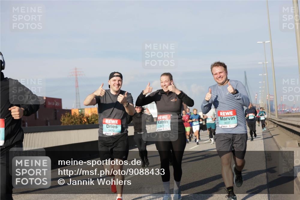 03.10.2025 - Köhlbrandbrückenlauf Jannik Wohlers http://msf.ph/oto/9088433 03.10.2025 09:58:09 Position 3 3470, 3471, 3037 meine-sportfotos.de