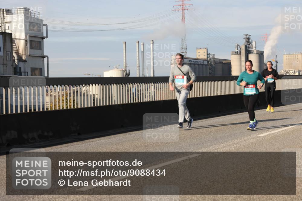 03.10.2025 - Köhlbrandbrückenlauf Lena Gebhardt http://msf.ph/oto/9088434 03.10.2025 10:06:41 Position 2  meine-sportfotos.de