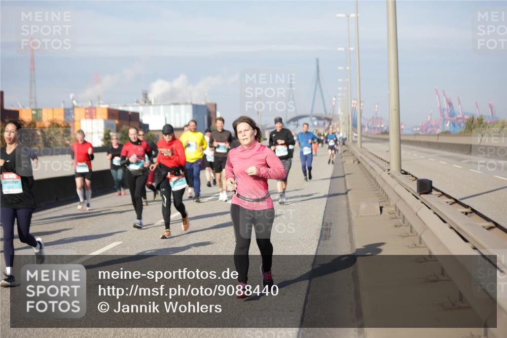 03.10.2025 - Köhlbrandbrückenlauf Jannik Wohlers http://msf.ph/oto/9088440 03.10.2025 10:09:03 Position 3 1910 meine-sportfotos.de