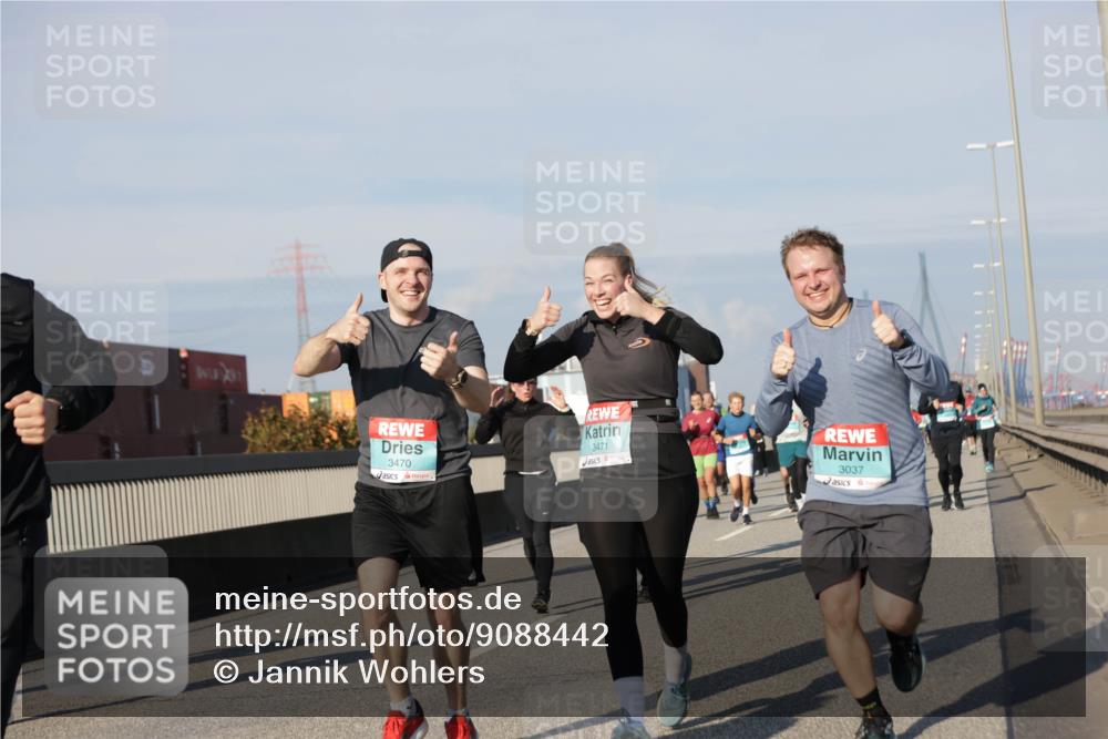 03.10.2025 - Köhlbrandbrückenlauf Jannik Wohlers http://msf.ph/oto/9088442 03.10.2025 09:58:09 Position 3 3470, 3471, 3037 meine-sportfotos.de
