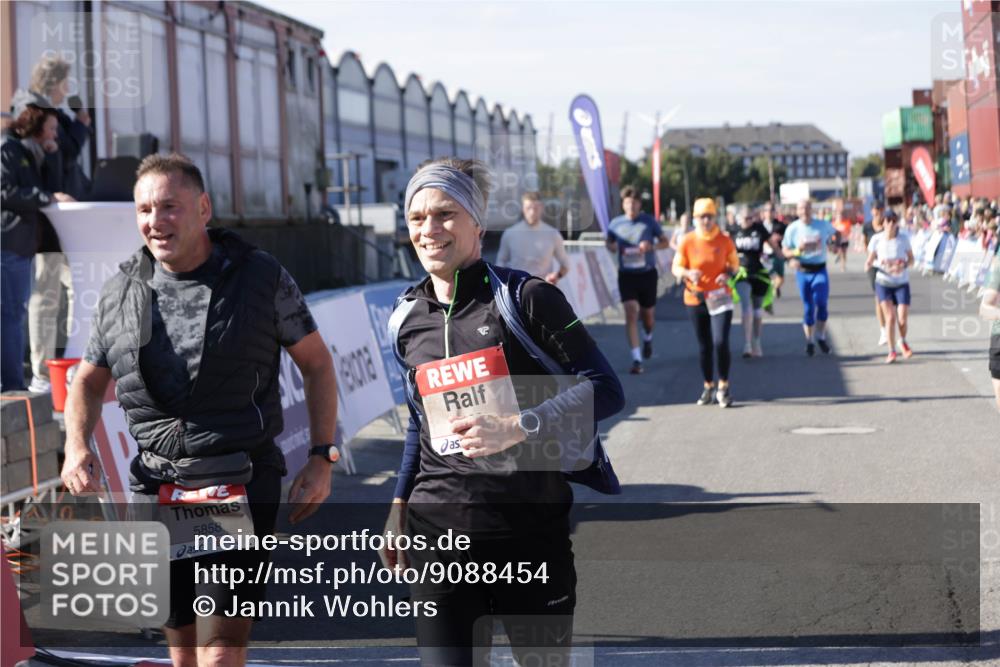 03.10.2025 - Köhlbrandbrückenlauf Jannik Wohlers http://msf.ph/oto/9088454 03.10.2025 13:19:13 Ziel 4143, 4593, 4630, 4631, 4632, 4690, 4725, 4727, 4816, 4828, 4876, 4996, 5027, 5853, 5858, 6088, 6127, 6225, 6226, 6576 meine-sportfotos.de