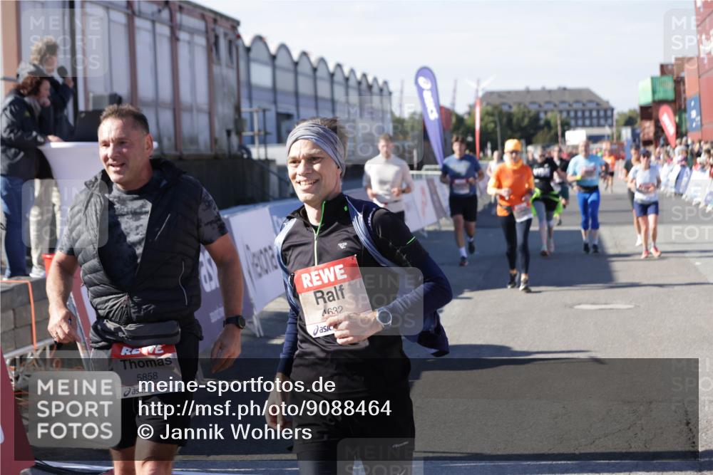 03.10.2025 - Köhlbrandbrückenlauf Jannik Wohlers http://msf.ph/oto/9088464 03.10.2025 13:19:13 Ziel 4143, 4593, 4630, 4631, 4632, 4690, 4725, 4727, 4816, 4828, 4876, 4996, 5027, 5853, 5858, 6088, 6127, 6225, 6226, 6576 meine-sportfotos.de