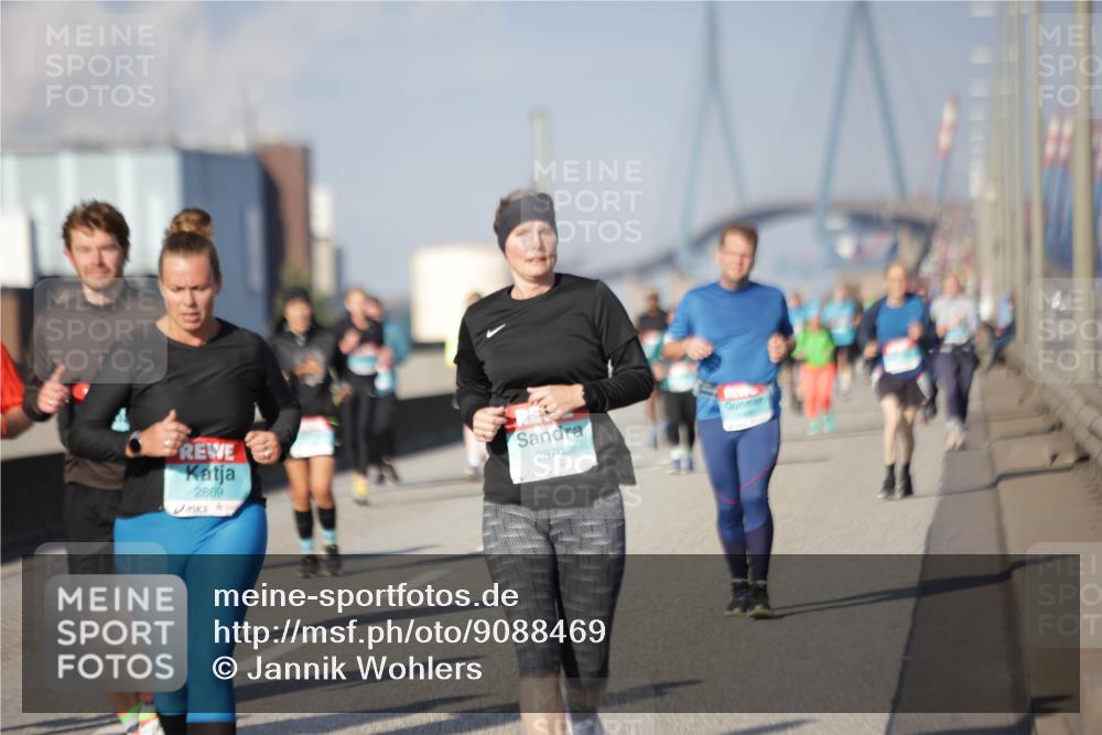 03.10.2025 - Köhlbrandbrückenlauf Jannik Wohlers http://msf.ph/oto/9088469 03.10.2025 10:09:06 Position 3 2869, 2870 meine-sportfotos.de
