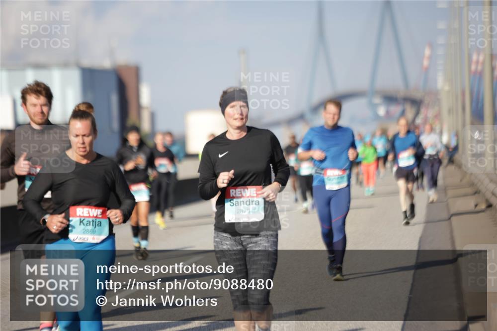 03.10.2025 - Köhlbrandbrückenlauf Jannik Wohlers http://msf.ph/oto/9088480 03.10.2025 10:09:06 Position 3 2869, 2870 meine-sportfotos.de