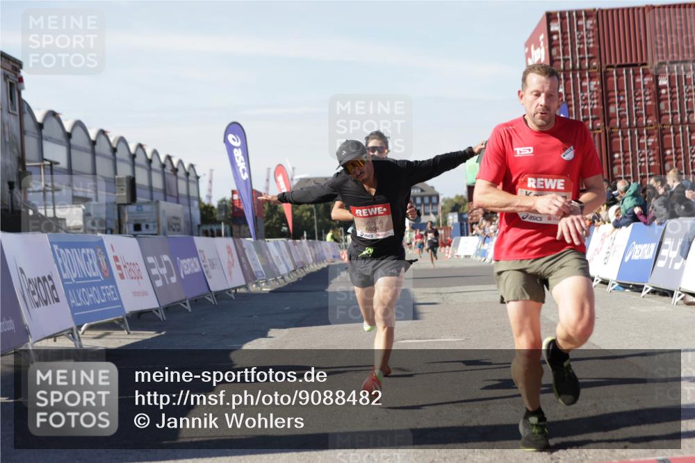 03.10.2025 - Köhlbrandbrückenlauf Jannik Wohlers http://msf.ph/oto/9088482 03.10.2025 12:53:29 Ziel 4029, 4142, 4155, 6241, 6656, 6804 meine-sportfotos.de