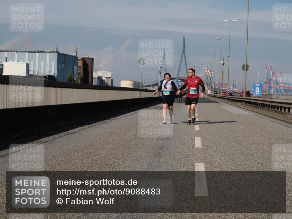 03.10.2025 - Köhlbrandbrückenlauf Fabian Wolf http://msf.ph/oto/9088483 03.10.2025 10:24:13 Position 3 3 meine-sportfotos.de