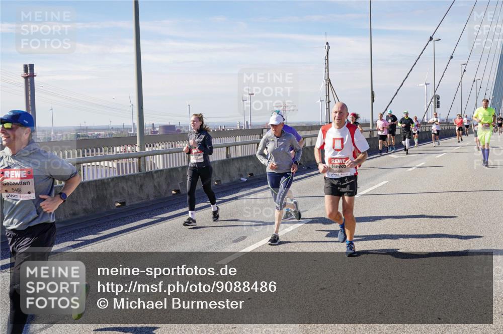 03.10.2025 - Köhlbrandbrückenlauf Michael Burmester http://msf.ph/oto/9088486 03.10.2025 12:44:37 Position 2 5468, 6232 meine-sportfotos.de