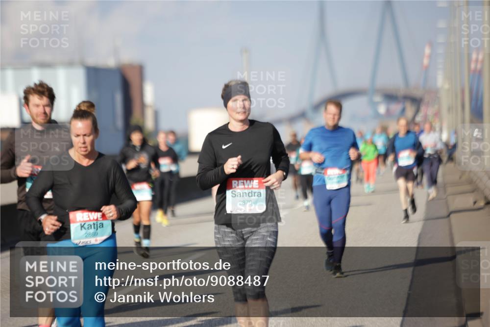 03.10.2025 - Köhlbrandbrückenlauf Jannik Wohlers http://msf.ph/oto/9088487 03.10.2025 10:09:06 Position 3 2869, 2870 meine-sportfotos.de
