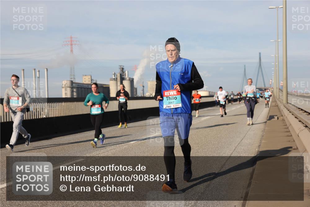 03.10.2025 - Köhlbrandbrückenlauf Lena Gebhardt http://msf.ph/oto/9088491 03.10.2025 10:06:42 Position 2 2067 meine-sportfotos.de