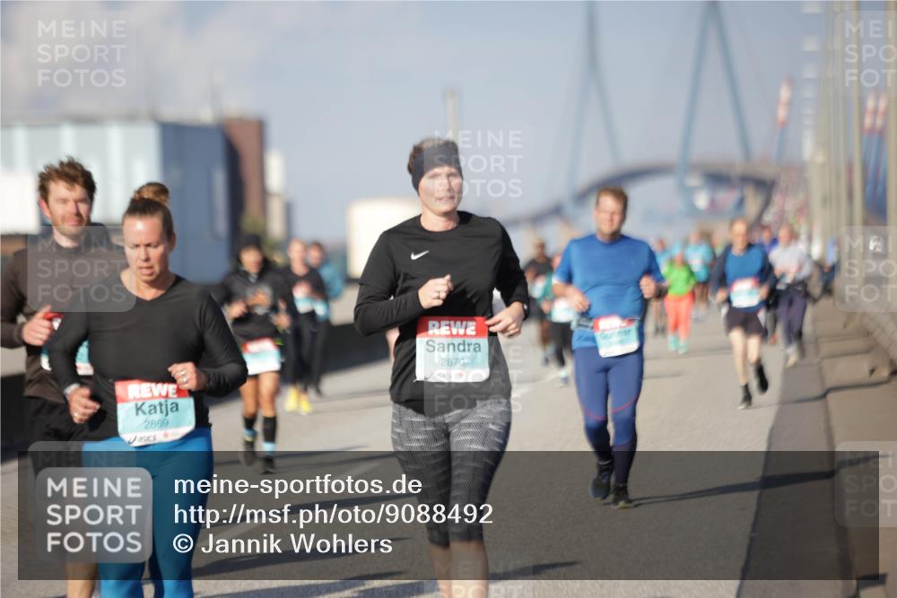 03.10.2025 - Köhlbrandbrückenlauf Jannik Wohlers http://msf.ph/oto/9088492 03.10.2025 10:09:06 Position 3 2869, 2870 meine-sportfotos.de