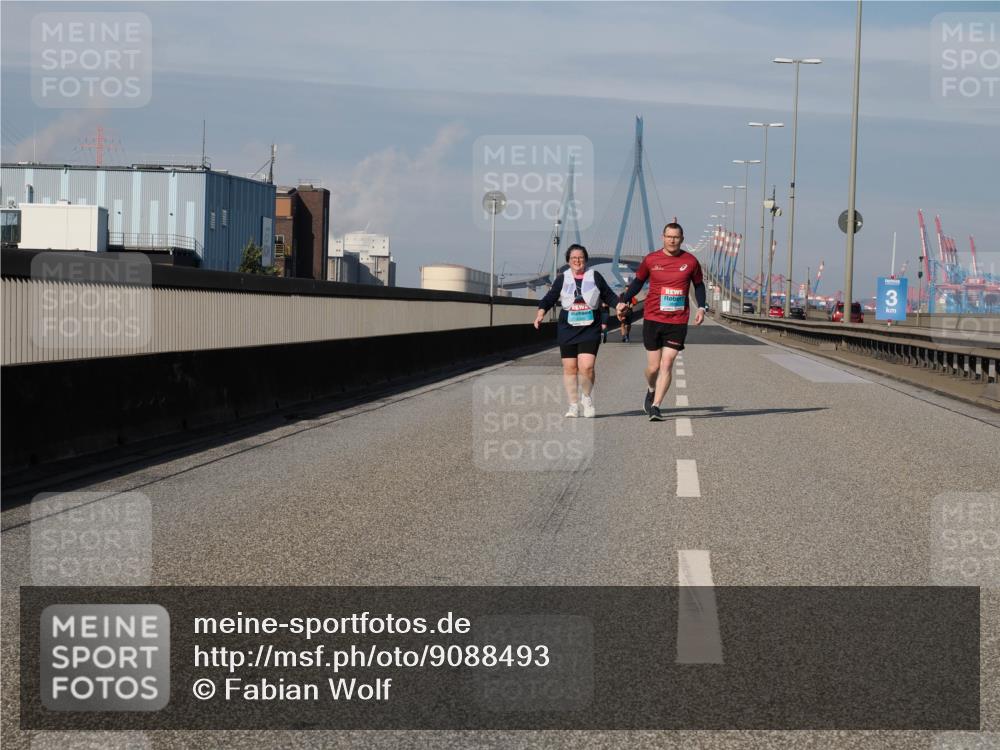 03.10.2025 - Köhlbrandbrückenlauf Fabian Wolf http://msf.ph/oto/9088493 03.10.2025 10:24:13 Position 3  meine-sportfotos.de