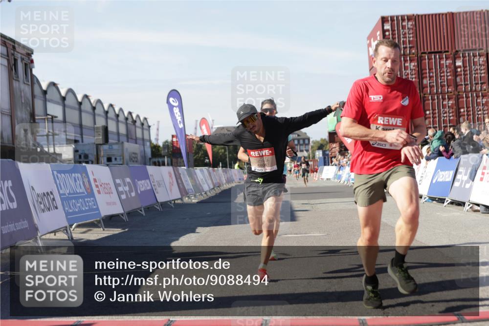 03.10.2025 - Köhlbrandbrückenlauf Jannik Wohlers http://msf.ph/oto/9088494 03.10.2025 12:53:29 Ziel 4029, 4142, 4155, 6241, 6656, 6804 meine-sportfotos.de