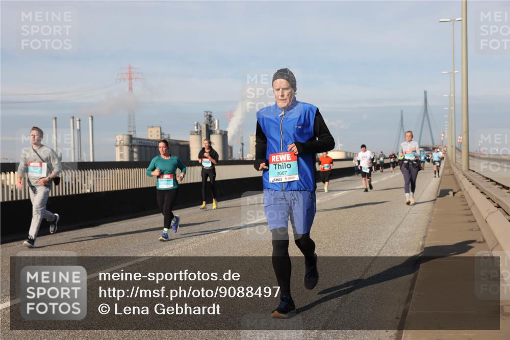 03.10.2025 - Köhlbrandbrückenlauf Lena Gebhardt http://msf.ph/oto/9088497 03.10.2025 10:06:42 Position 2 2067 meine-sportfotos.de