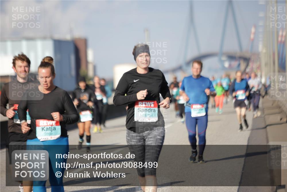03.10.2025 - Köhlbrandbrückenlauf Jannik Wohlers http://msf.ph/oto/9088499 03.10.2025 10:09:06 Position 3 2869, 2870 meine-sportfotos.de