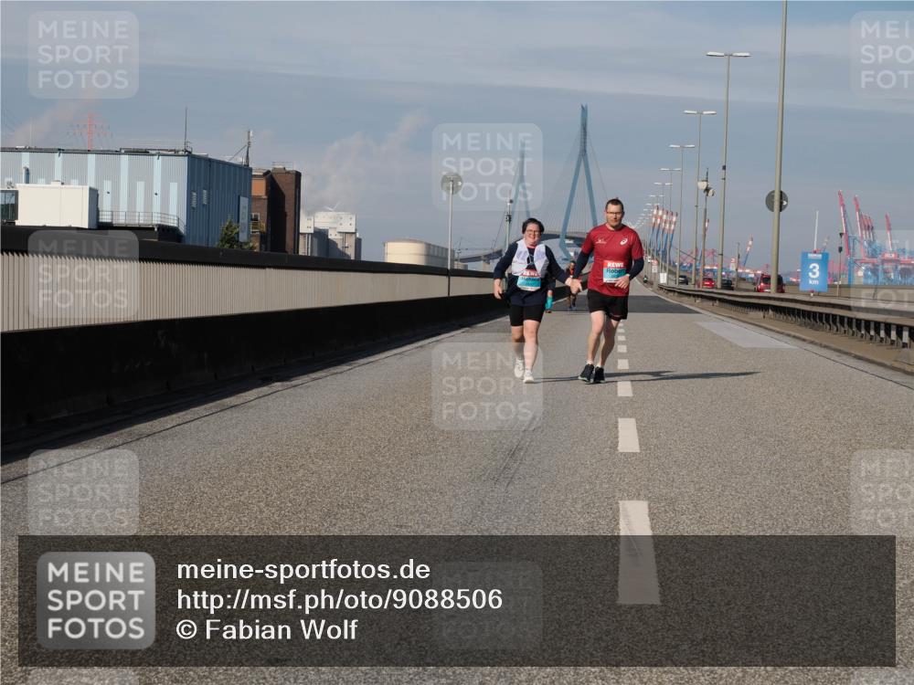 03.10.2025 - Köhlbrandbrückenlauf Fabian Wolf http://msf.ph/oto/9088506 03.10.2025 10:24:13 Position 3  meine-sportfotos.de