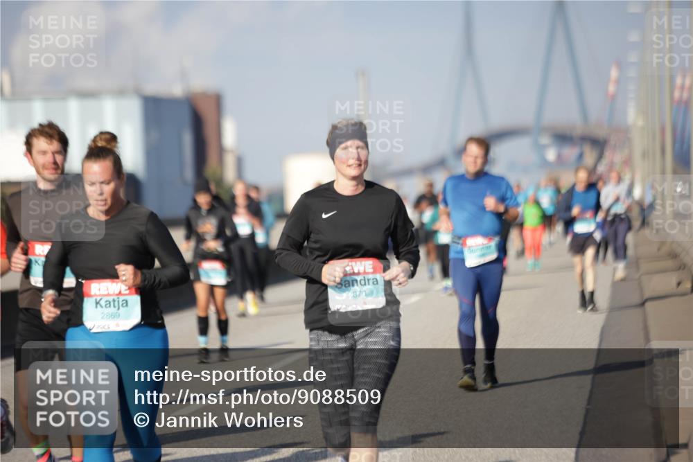03.10.2025 - Köhlbrandbrückenlauf Jannik Wohlers http://msf.ph/oto/9088509 03.10.2025 10:09:06 Position 3 2869, 2870 meine-sportfotos.de
