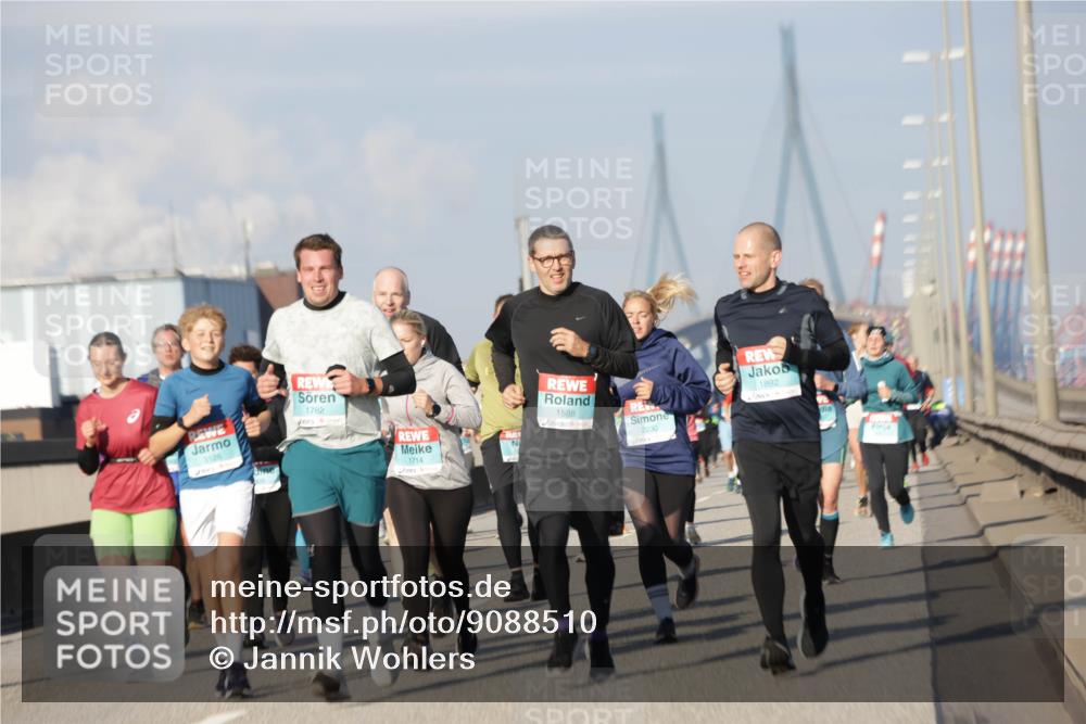 03.10.2025 - Köhlbrandbrückenlauf Jannik Wohlers http://msf.ph/oto/9088510 03.10.2025 09:58:11 Position 3 3126, 1782, 1588, 1714, 2230, 1892 meine-sportfotos.de