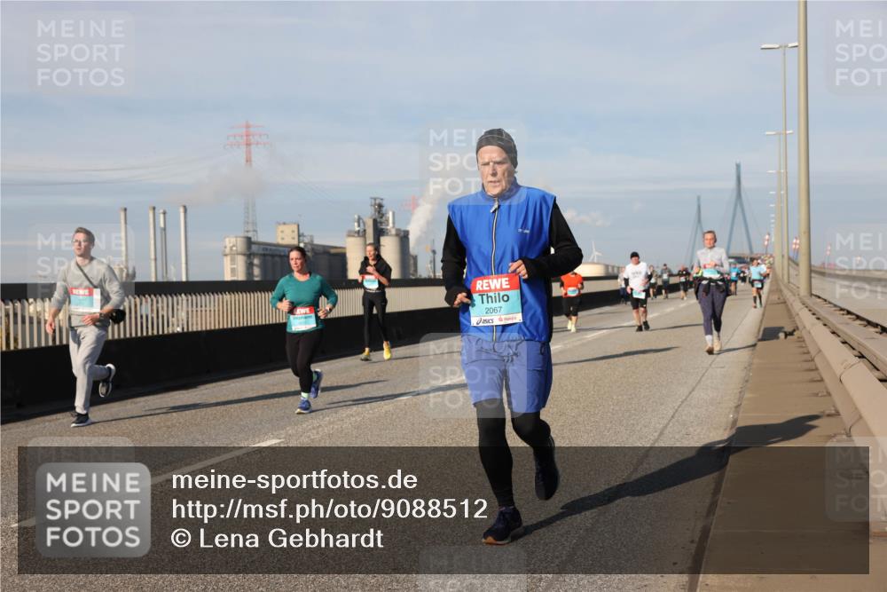 03.10.2025 - Köhlbrandbrückenlauf Lena Gebhardt http://msf.ph/oto/9088512 03.10.2025 10:06:42 Position 2 2067 meine-sportfotos.de