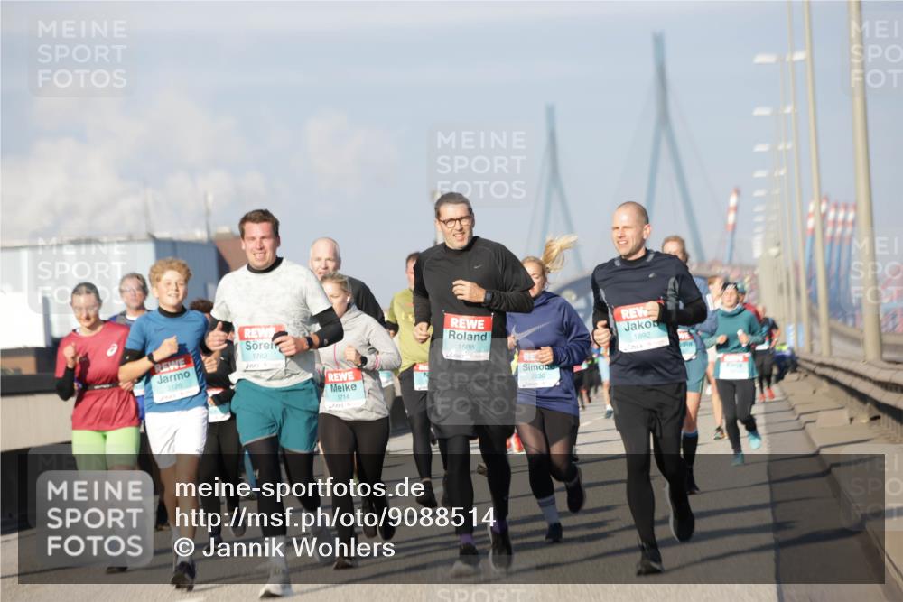 03.10.2025 - Köhlbrandbrückenlauf Jannik Wohlers http://msf.ph/oto/9088514 03.10.2025 09:58:11 Position 3 3126, 1782, 1714, 1588, 2230, 1892 meine-sportfotos.de
