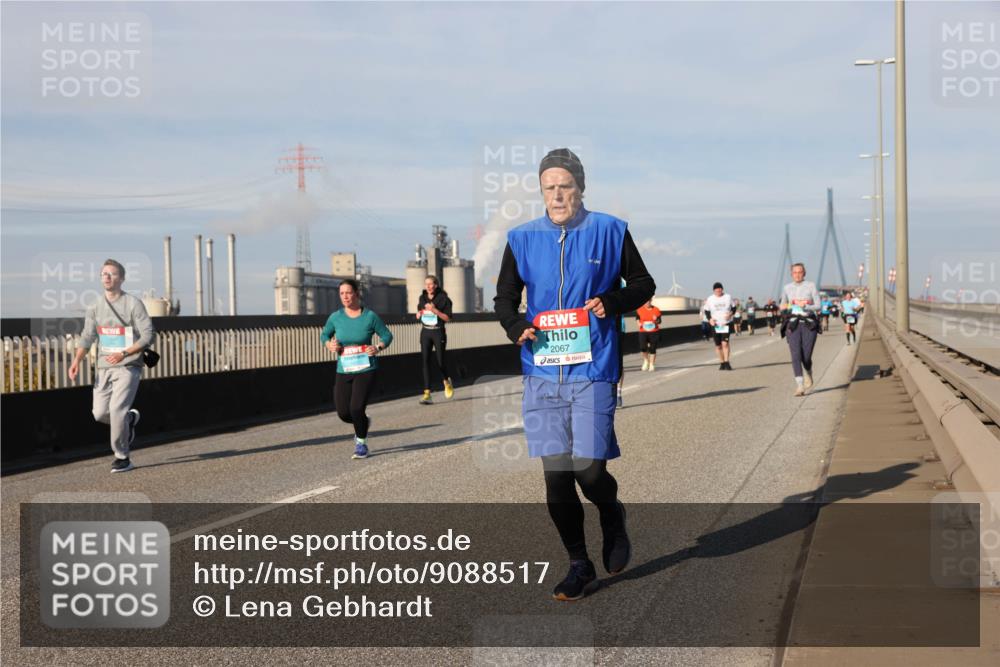 03.10.2025 - Köhlbrandbrückenlauf Lena Gebhardt http://msf.ph/oto/9088517 03.10.2025 10:06:42 Position 2 2067 meine-sportfotos.de