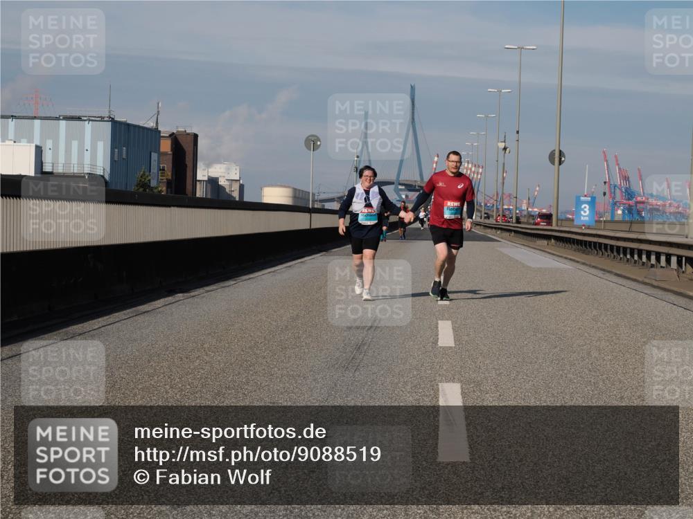 03.10.2025 - Köhlbrandbrückenlauf Fabian Wolf http://msf.ph/oto/9088519 03.10.2025 10:24:14 Position 3 3 meine-sportfotos.de