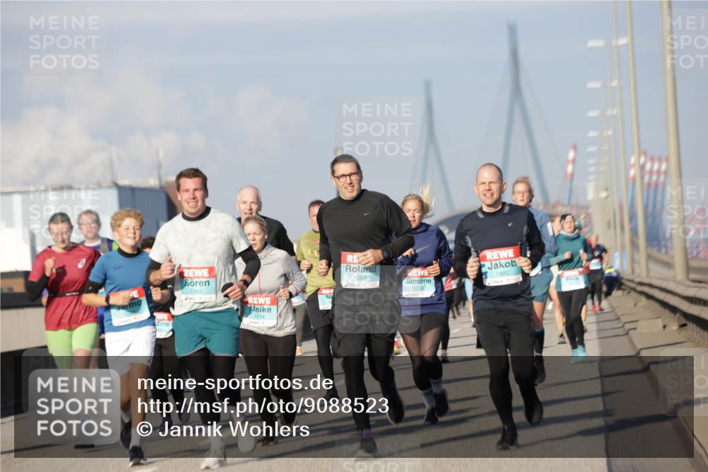 03.10.2025 - Köhlbrandbrückenlauf Jannik Wohlers http://msf.ph/oto/9088523 03.10.2025 09:58:11 Position 3 1782, 1714, 1588, 2230, 1892 meine-sportfotos.de
