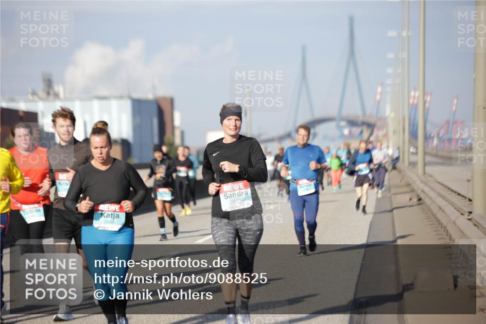 03.10.2025 - Köhlbrandbrückenlauf Jannik Wohlers http://msf.ph/oto/9088525 03.10.2025 10:09:06 Position 3 2869, 2870 meine-sportfotos.de
