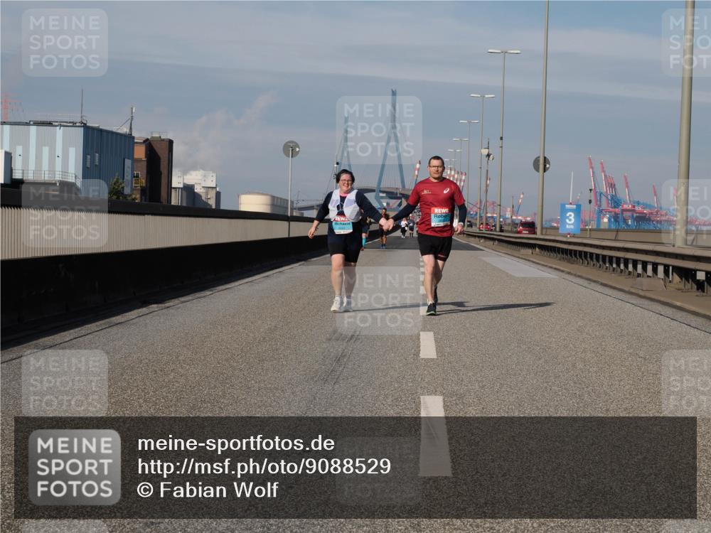 03.10.2025 - Köhlbrandbrückenlauf Fabian Wolf http://msf.ph/oto/9088529 03.10.2025 10:24:14 Position 3  meine-sportfotos.de