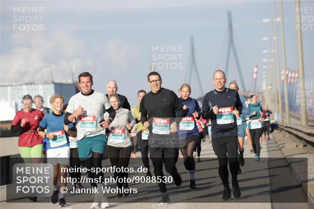 03.10.2025 - Köhlbrandbrückenlauf Jannik Wohlers http://msf.ph/oto/9088530 03.10.2025 09:58:11 Position 3 3126, 1782, 1588, 1714, 1892, 2230 meine-sportfotos.de