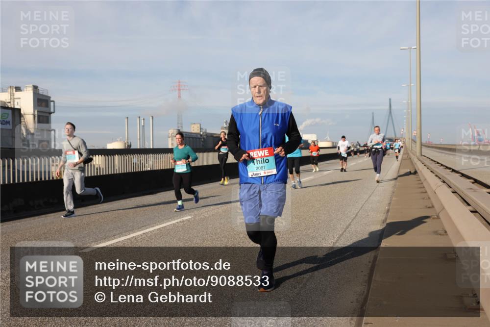 03.10.2025 - Köhlbrandbrückenlauf Lena Gebhardt http://msf.ph/oto/9088533 03.10.2025 10:06:43 Position 2 2067 meine-sportfotos.de