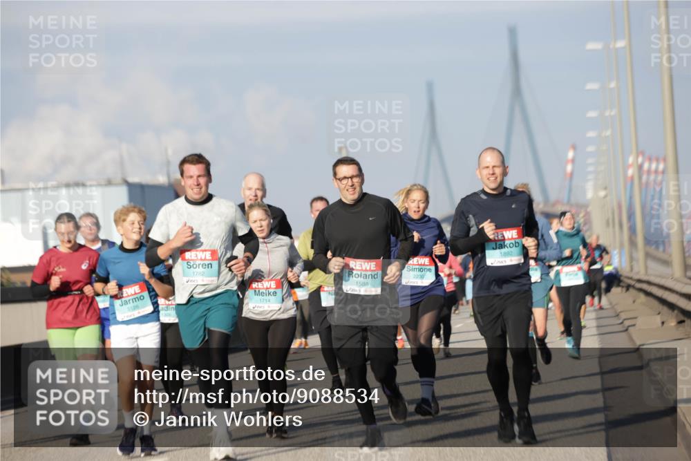 03.10.2025 - Köhlbrandbrückenlauf Jannik Wohlers http://msf.ph/oto/9088534 03.10.2025 09:58:11 Position 3 3126, 1305, 1782, 1714, 1588, 2230, 1892 meine-sportfotos.de