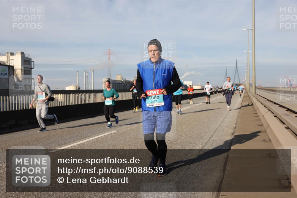 03.10.2025 - Köhlbrandbrückenlauf Lena Gebhardt http://msf.ph/oto/9088539 03.10.2025 10:06:43 Position 2 2067 meine-sportfotos.de