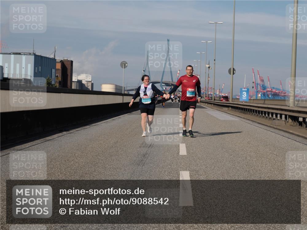 03.10.2025 - Köhlbrandbrückenlauf Fabian Wolf http://msf.ph/oto/9088542 03.10.2025 10:24:14 Position 3 3 meine-sportfotos.de