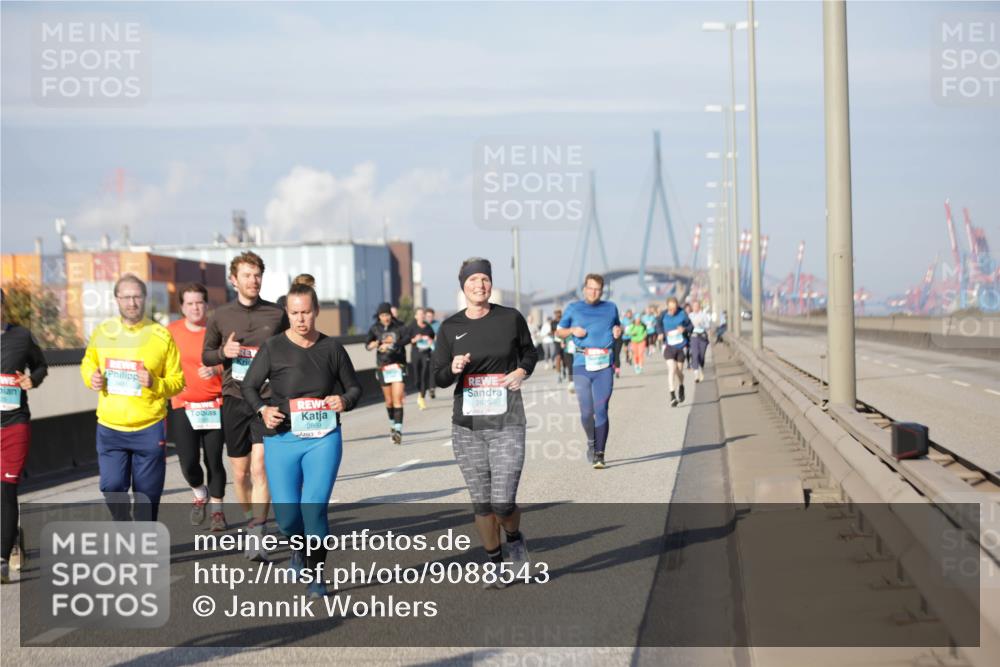 03.10.2025 - Köhlbrandbrückenlauf Jannik Wohlers http://msf.ph/oto/9088543 03.10.2025 10:09:06 Position 3 2869, 2870 meine-sportfotos.de