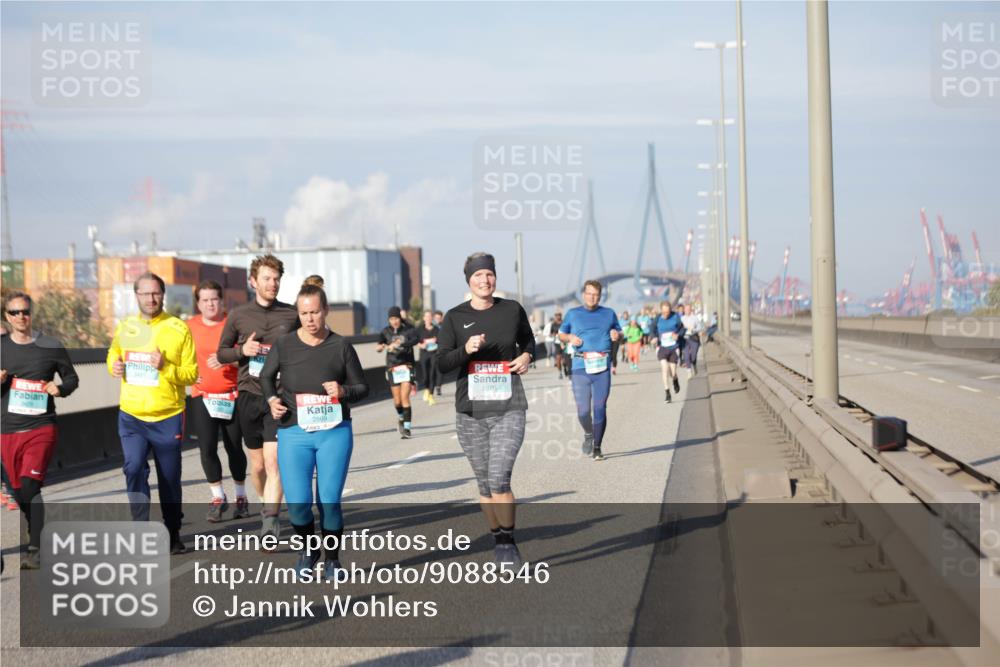 03.10.2025 - Köhlbrandbrückenlauf Jannik Wohlers http://msf.ph/oto/9088546 03.10.2025 10:09:06 Position 3 2869, 2870 meine-sportfotos.de