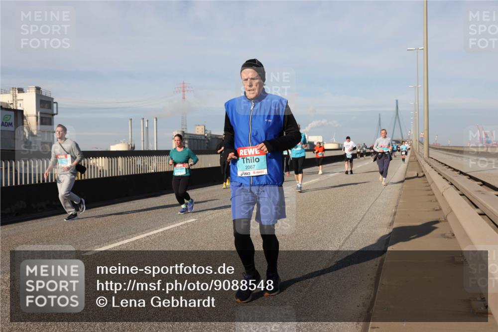 03.10.2025 - Köhlbrandbrückenlauf Lena Gebhardt http://msf.ph/oto/9088548 03.10.2025 10:06:43 Position 2 2067 meine-sportfotos.de